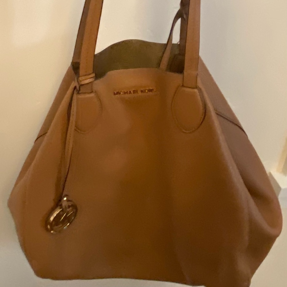 Michael Kors Reversible Handbag w/ Removal Matching Wristlet (inside)